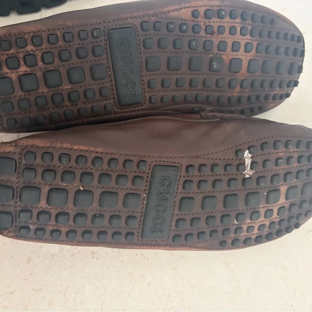 Gucci Men's Dark Brown Loafers with Gold Accent - Picture 2 of 9